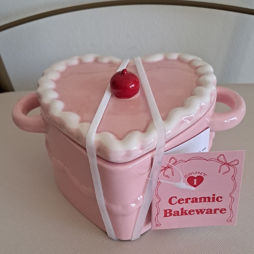 Viral!Target Pink Ceramic Heart-Shaped Bakeware
